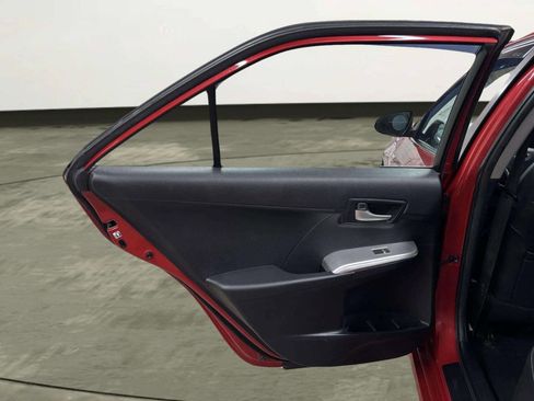 Used 2013 Toyota Camry SE w/ Convenience Pkg image 16