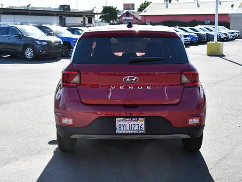 Used 2022 Hyundai Venue SE w/ Cargo Package FWD image 7