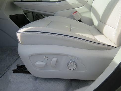 Used 2025 Buick Enclave Avenir w/ Super Cruise Package AWD/4WD image 15