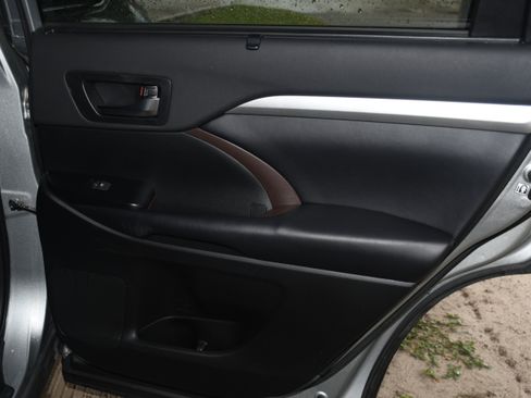 Used 2019 Toyota Highlander XLE image 20