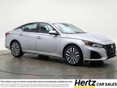 Used 2025 Nissan Altima 2.5 SV image 1