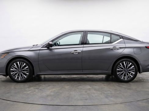 Used 2025 Nissan Altima 2.5 SV FWD image 5