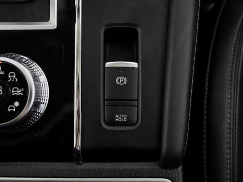 Used 2023 Mitsubishi Outlander SE image 42