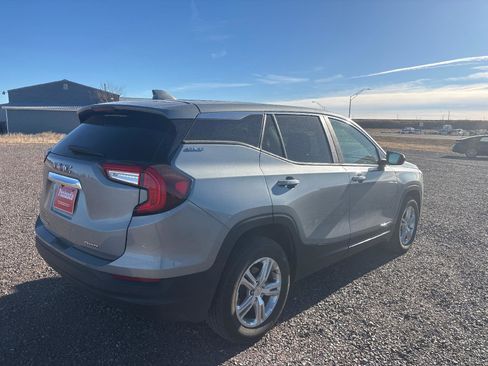 Used 2024 GMC Terrain SLE image 9