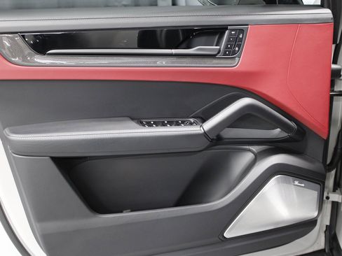 Used 2024 Porsche Cayenne Turbo GT image 25