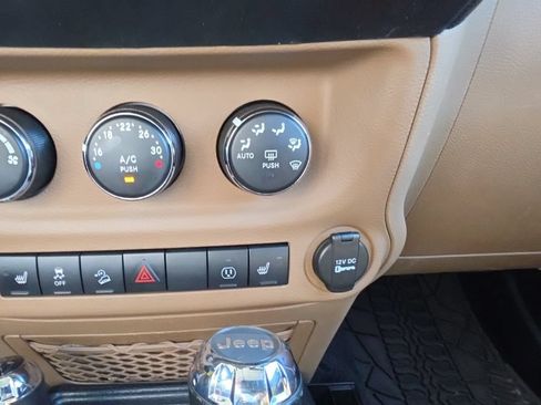 Used 2016 Jeep Wrangler Unlimited Rubicon w/ Dual Top Group AWD/4WD image 17