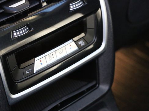 Used 2022 BMW X7 xDrive40i w/ Executive Package image 32