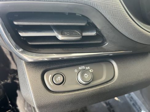 Used 2025 Buick Envista Preferred image 18