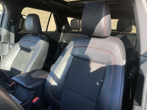 Used 2023 Ford Explorer ST-Line w/ Class IV Trailer Tow Package image 8