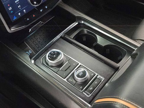 Used 2023 Ford Expedition Platinum image 20