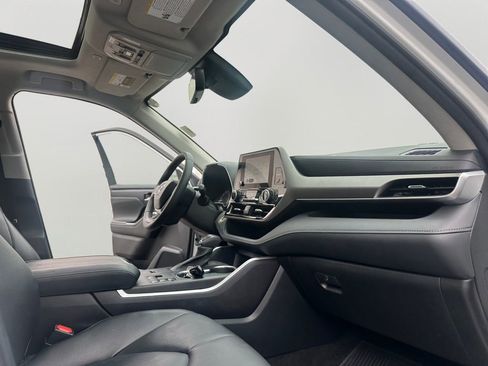 Used 2023 Toyota Corolla XSE image 11