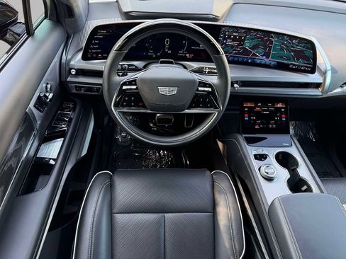 Used 2026 Cadillac Vistiq Platinum w/ LPO, Floor Liner Package AWD/4WD image 4