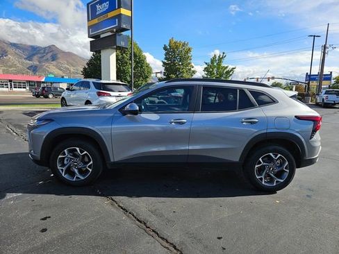 Used 2025 Chevrolet Trax LT image 6