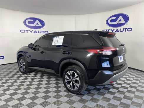 Used 2021 Nissan Rogue SV image 5