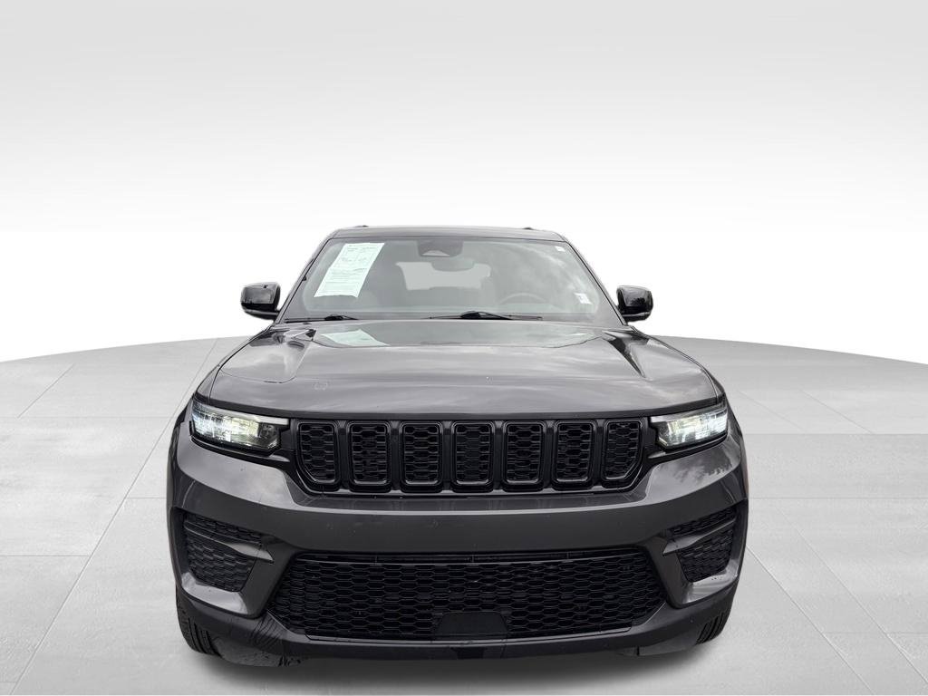 Used 2024 Jeep Grand Cherokee Altitude AWD/4WD image 2