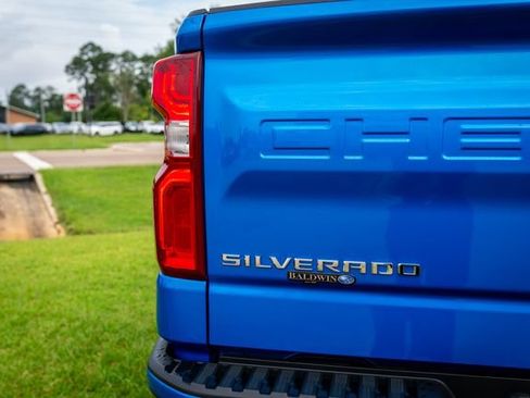 Used 2025 Chevrolet Silverado 1500 RST w/ Convenience Package II RWD image 16