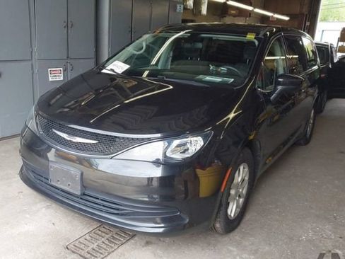 Used 2020 Chrysler Voyager LX FWD image 2