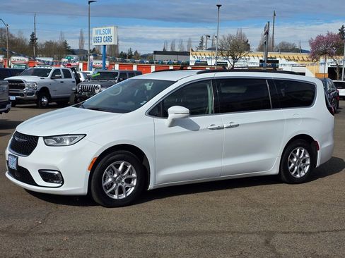 Used 2022 Chrysler Pacifica Touring-L image 29