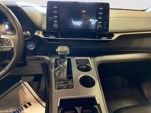 Used 2022 Toyota Sienna XSE w/ XSE Plus Package image 11