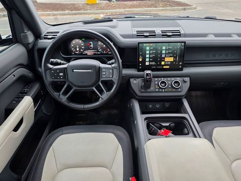 Used 2023 Land Rover Defender 130 X-Dynamic SE image 28