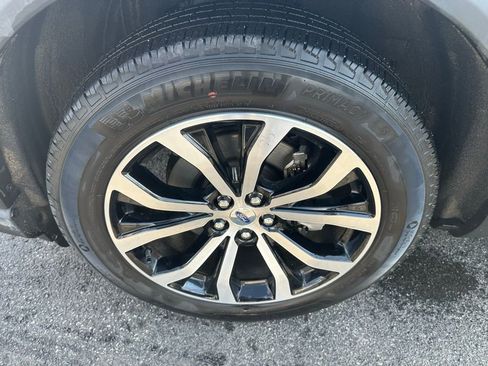 Used 2025 Ford Explorer ST-Line image 15