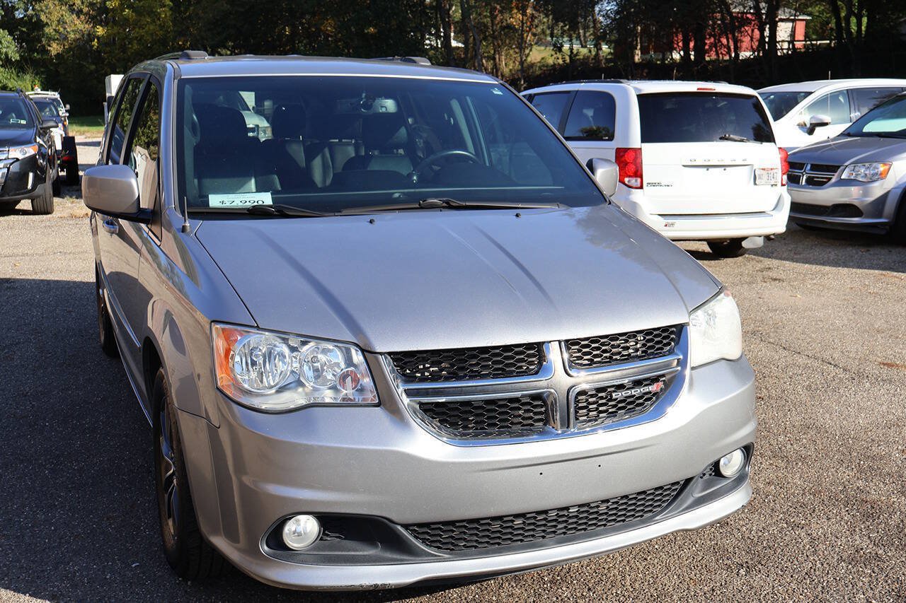 Used 2017 Dodge Grand Caravan SXT FWD image 2