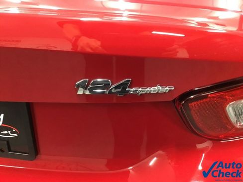 Used 2018 FIAT 124 Spider Classica w/ Technology Group image 25