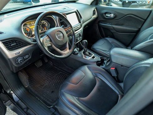 Used 2017 Jeep Cherokee Limited image 18