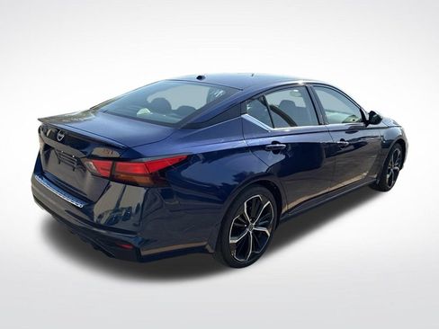 Used 2023 Nissan Altima 2.5 SR w/ SR Premium Package FWD image 6