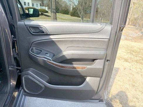 Used 2018 Chevrolet Suburban LT image 33
