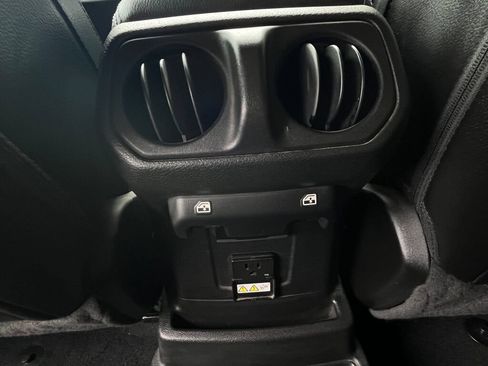 Used 2022 Jeep Wrangler Unlimited Sahara w/ Safety Group AWD/4WD image 25