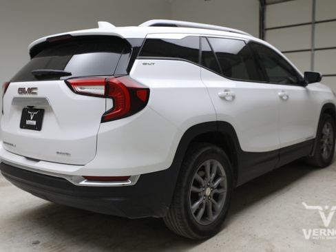 Used 2024 GMC Terrain SLT AWD/4WD image 4