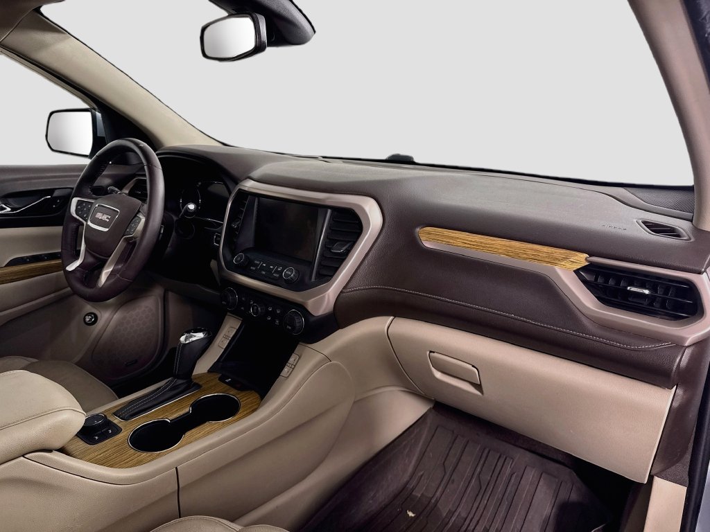 Used 2017 GMC Acadia Denali w/ Technology Package FWD image 33