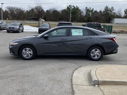 New 2026 Hyundai Elantra SE image 4