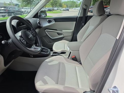 Certified 2025 Kia Soul LX w/ LX Technology Package FWD image 14