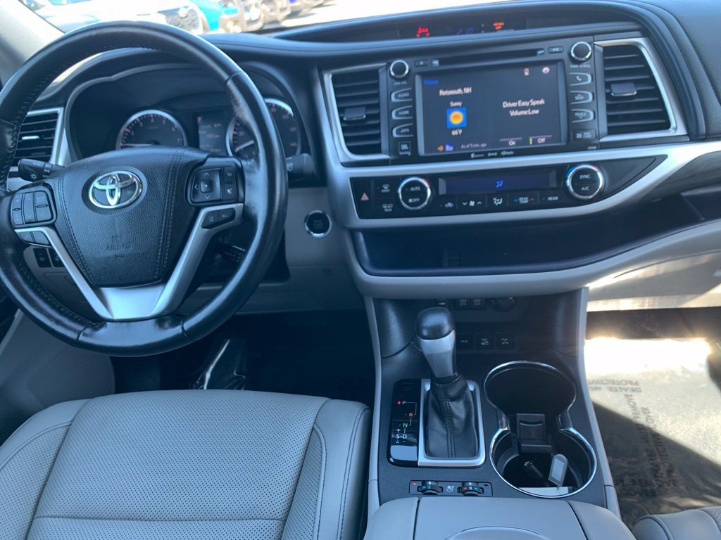 Used 2017 Toyota Highlander Limited Platinum w/ Carpet Mat Package AWD/4WD image 12