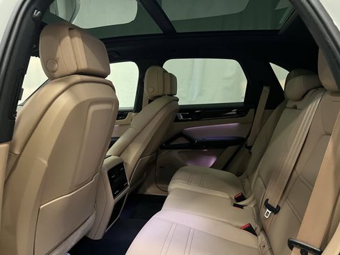 Certified 2022 Porsche Cayenne image 24
