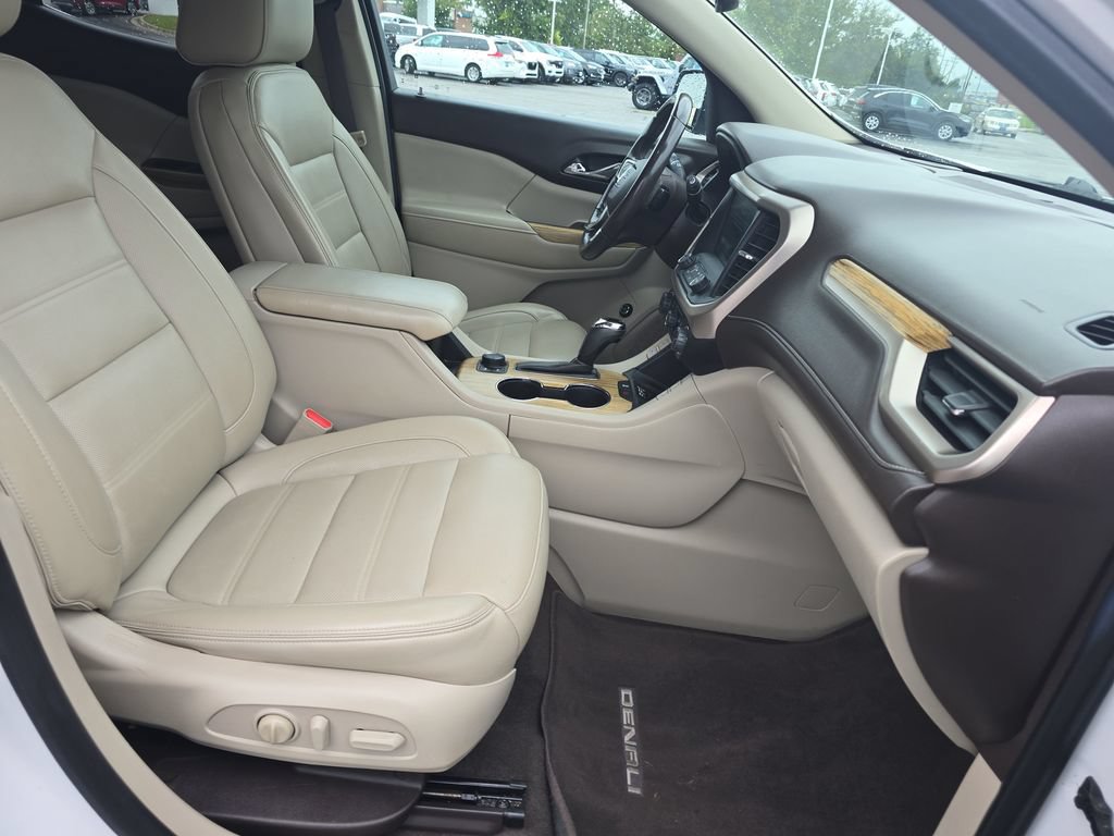 Used 2018 GMC Acadia Denali w/ Technology Package FWD image 23