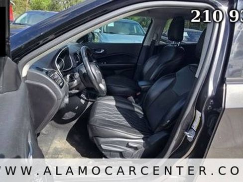 Used 2019 Jeep Compass Latitude FWD image 30