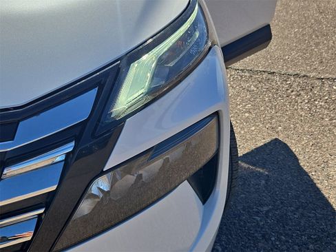 Used 2025 Nissan Rogue SV image 31