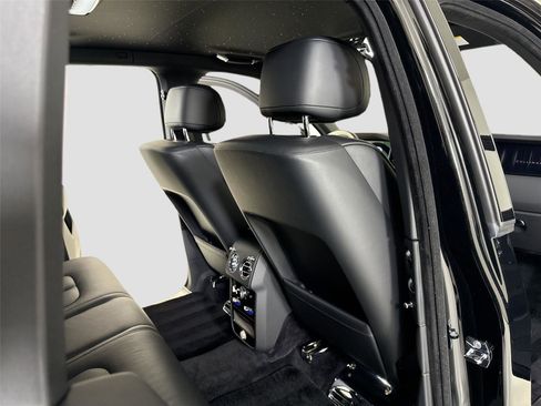 Used 2025 Rolls-Royce Cullinan AWD/4WD image 29