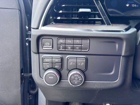 New 2025 Chevrolet Suburban Premier image 21