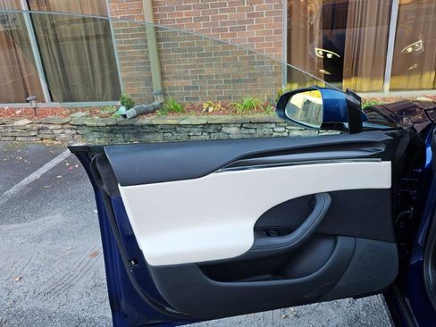 Used 2022 Tesla Model S Plaid image 34