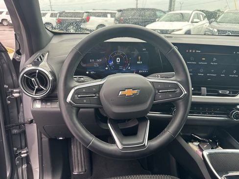 Used 2026 Chevrolet Equinox LT FWD image 11