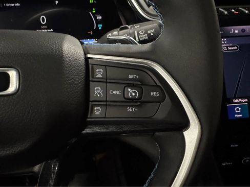 Used 2022 Jeep Grand Cherokee Trailhawk w/ Advanced Protech Group II image 21