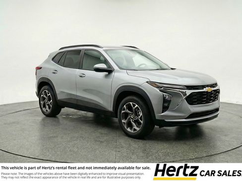 Used 2025 Chevrolet Trax LT FWD image 1