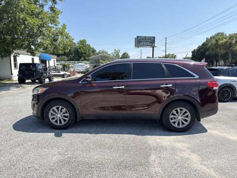 Used 2017 Kia Sorento LX image 2