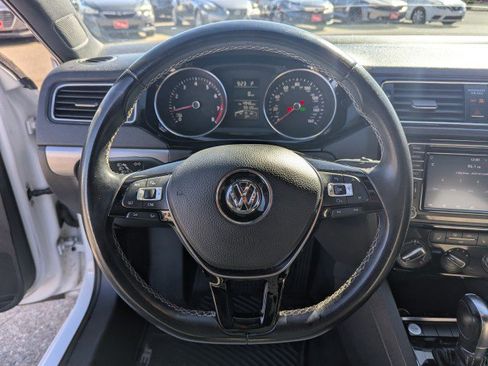 Used 2016 Volkswagen Jetta Sport FWD image 12