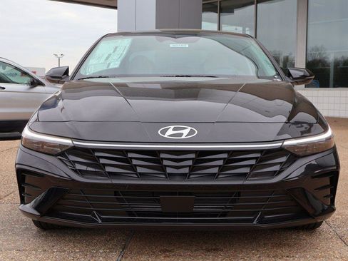 New 2026 Hyundai Elantra Limited image 8