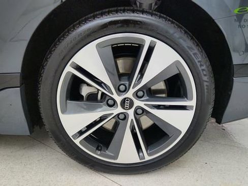 Used 2025 Audi A6 e-tron Premium Plus w/ Premium Plus RWD image 58